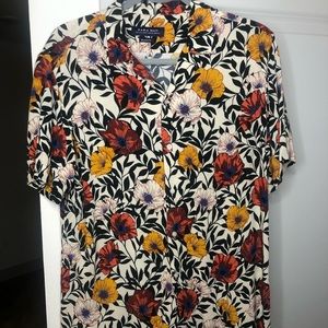 Sz L Zara Floral “Flowy “collard shirt.